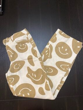Wide-Leg Smile Print Jeans in Cream and Tan